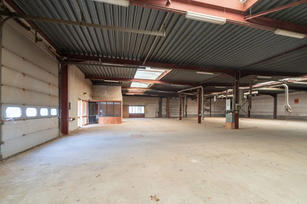 Garage - Hangar Commercial avec Section Poignée à Hamme