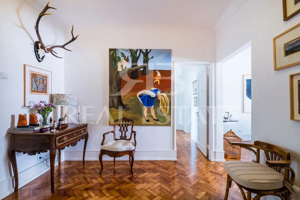 Hallway - Renovated Apartment with River View in Restelo