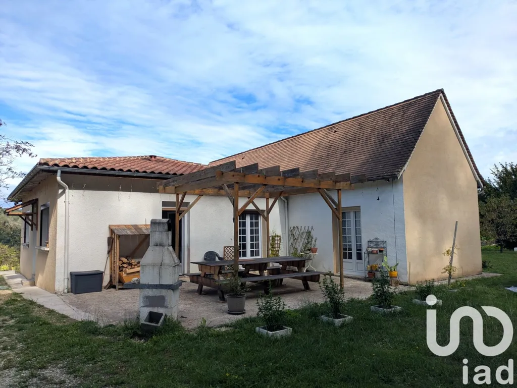 Terrasse - Maison rénovée avec jardin en Périgord noir