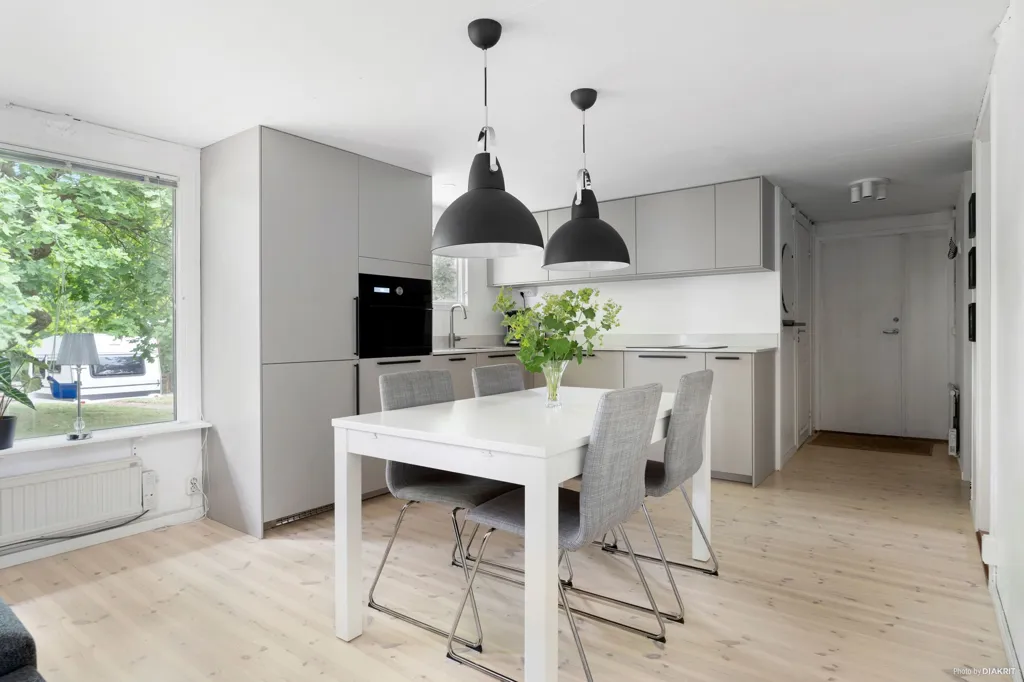 Dining Room - Villa with Garden in Hemmestorp