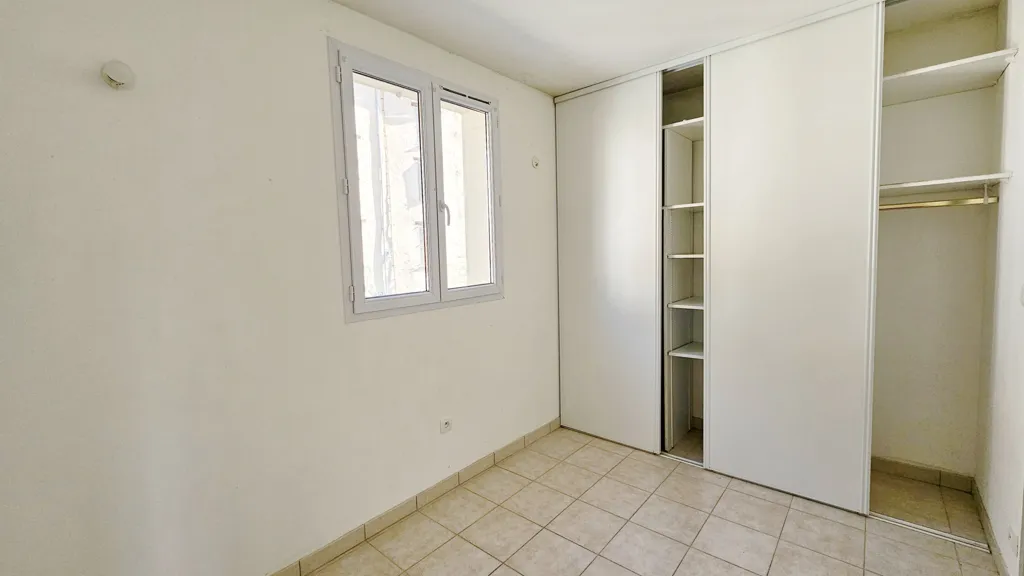 Pièces - Appartement T4 Traversant avec Vue sur les Collines à Montferrat