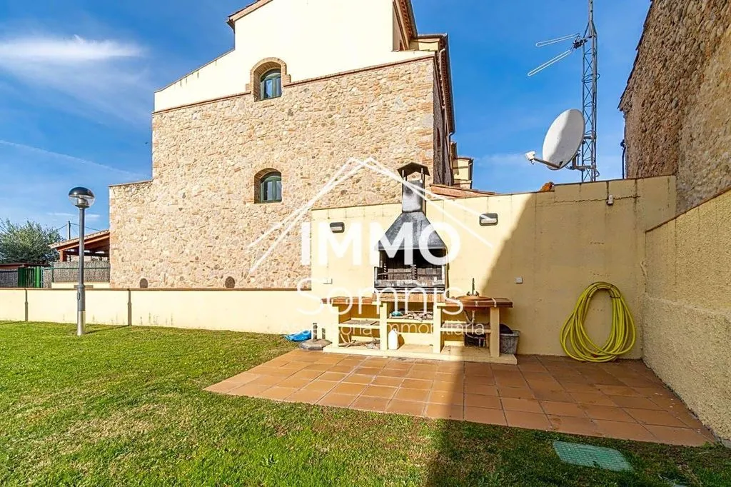 Giardino - Townhouse with Pool in Torroella de Fluvià