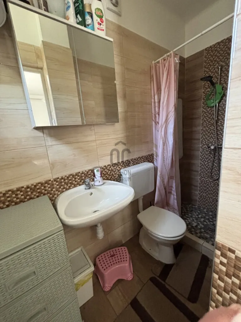 Bagni - Three-bedroom House with Garden in Budapest 20th District