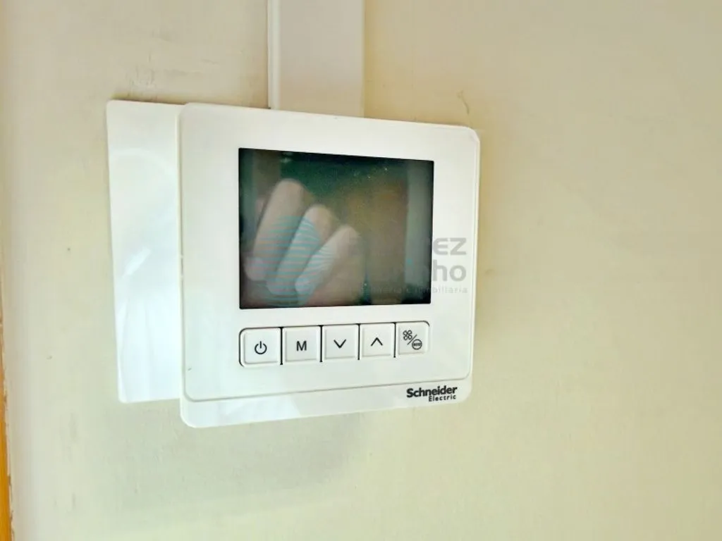Rooms - Office with Air Conditioning in Campo Grande, Lisbon