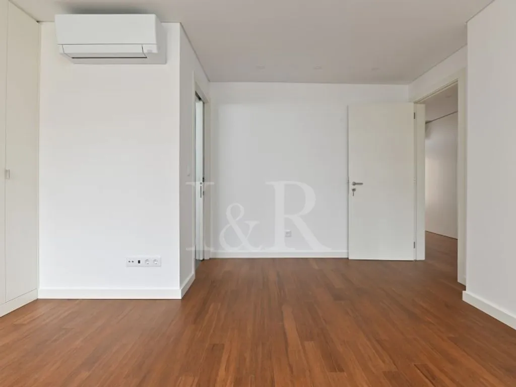 Pièces - Luxury Apartment with Balcony in Lisbon