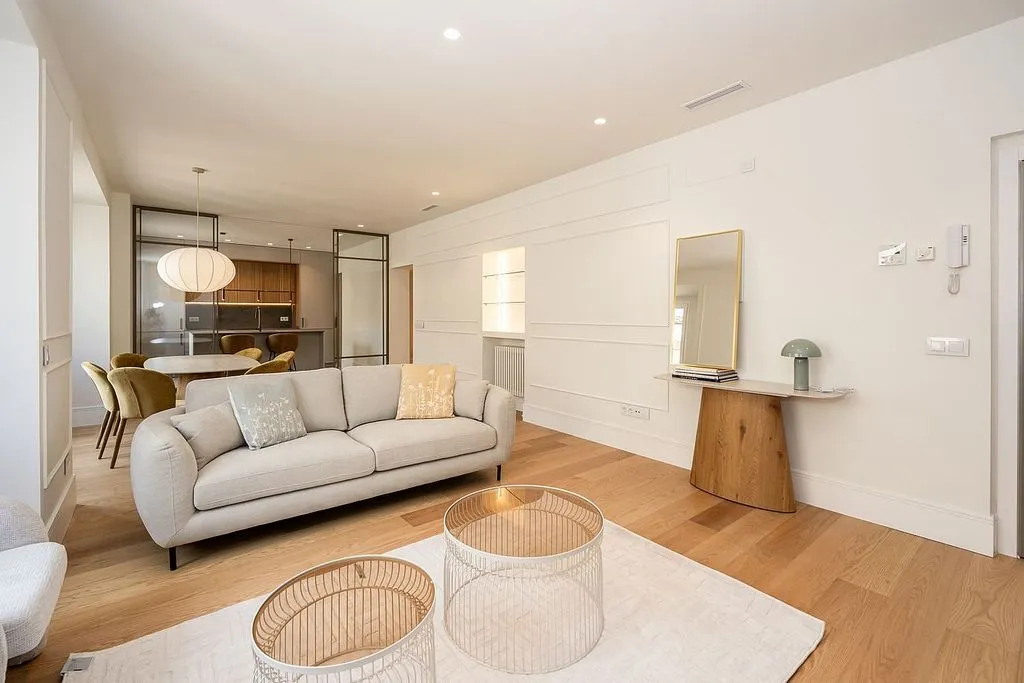 Séjour - Modernised Apartment with Balcony in Ríos Rosas