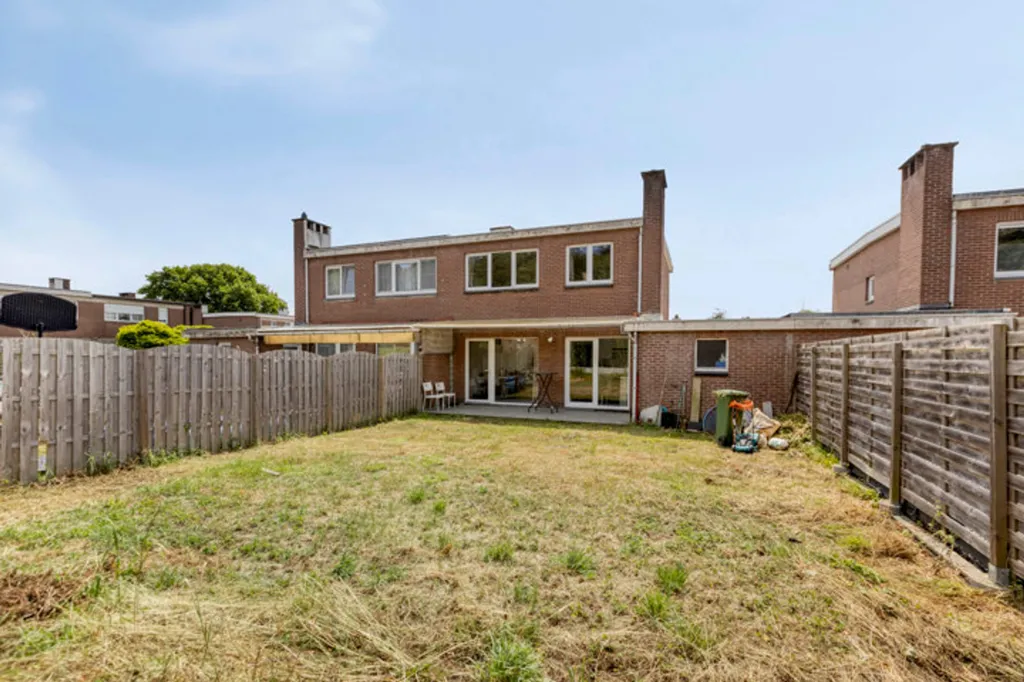 Aed - Ready-to-Move House with Garage in Aarschot