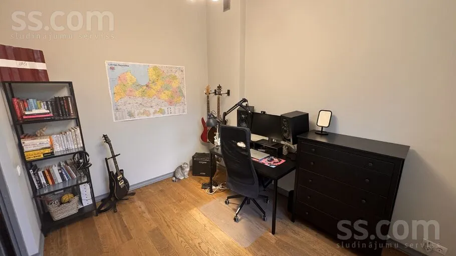 Bureau - 3-Bedroom Apartment with Isolated Bedrooms in Riga Centre