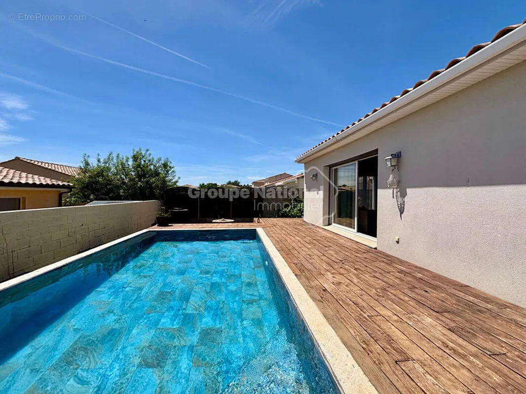 Piscina - Contemporary Villa with Pool in Restinclières