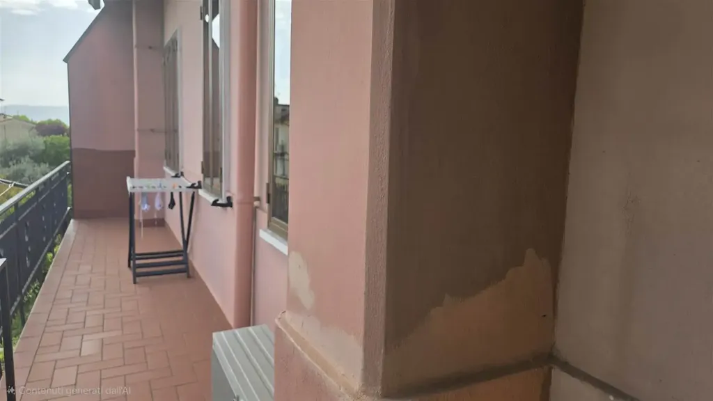 Balcony - Six-Bedroom Apartment with Terrace in Prato