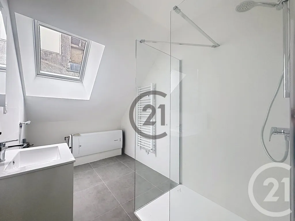 Salles de bain - Appartement 4 Pièces avec Jardin à Saint-Clément