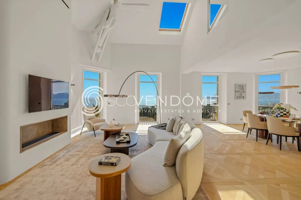 Duplex with Panoramic Sea View in Cannes
