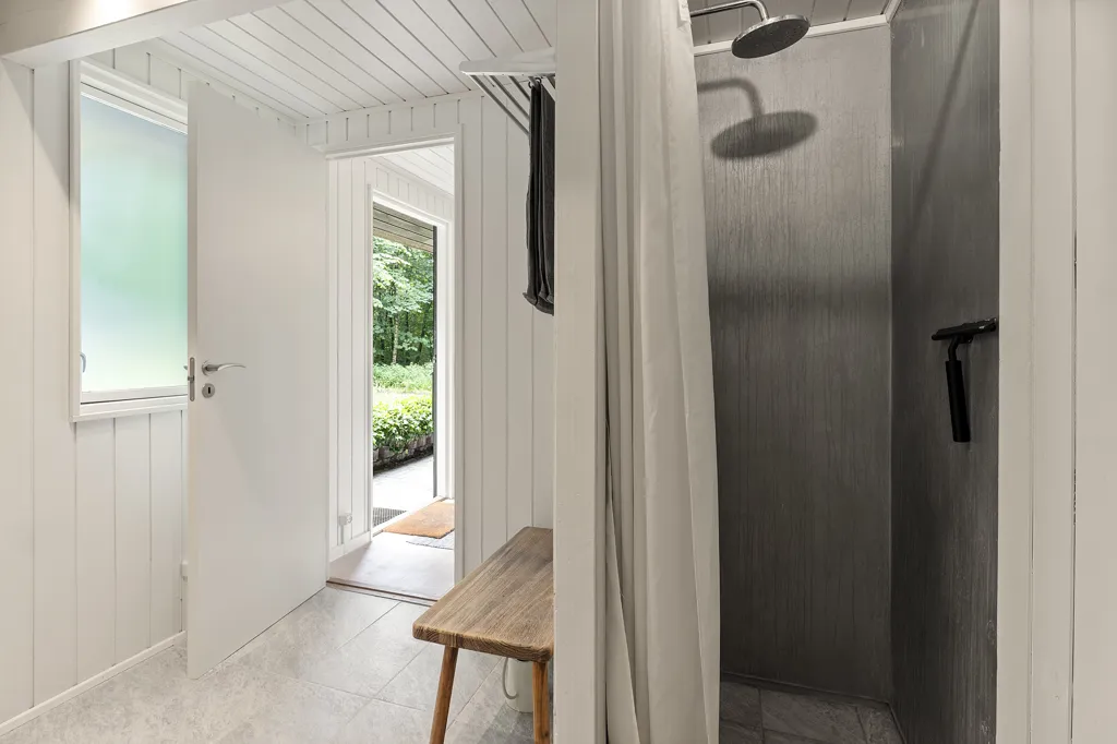 Bagni - Modernised Holiday Home with Lake View in Dons