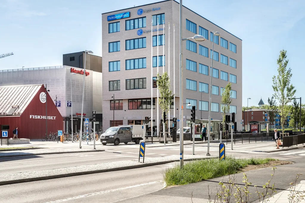 Välivaade - Through-Planed Flat with Glass Balcony in Göteborg