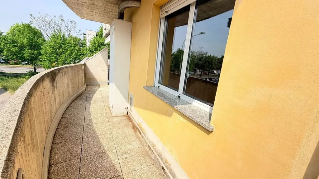 Balcon - Twin-Storey Apartment with Balcony in Dalmine