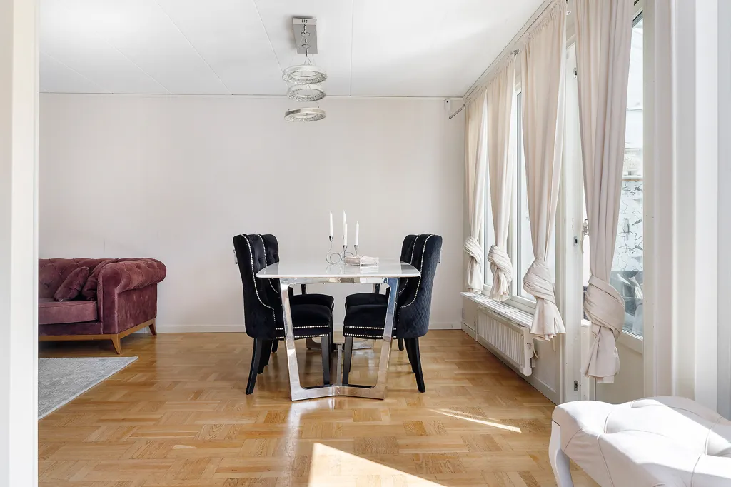 Salle à manger - Modern Villa with South Terrace in Popular Area