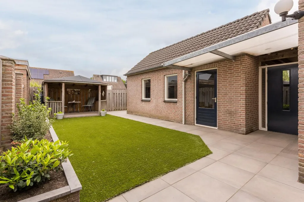 Jardin - Two-Storey House with Pergola in Loosbroek