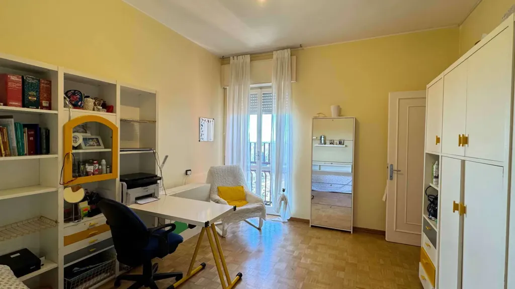 Bureau - Apartment with Panoramic View in Appiano Gentile
