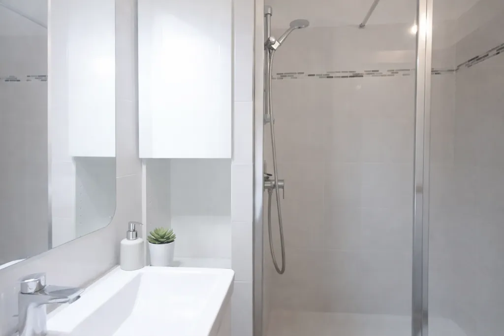 Salles de bain - Appartement T4 avec loggia à Narbonne