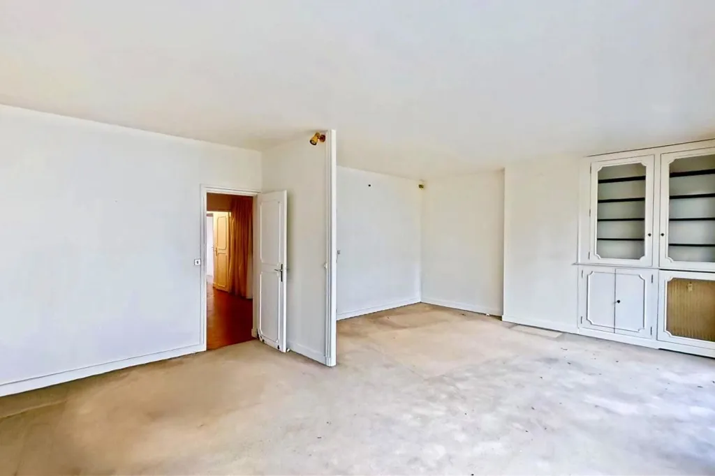 Pièces - Appartement 4 Pièces à Rénover avec Balcons à Paris 16