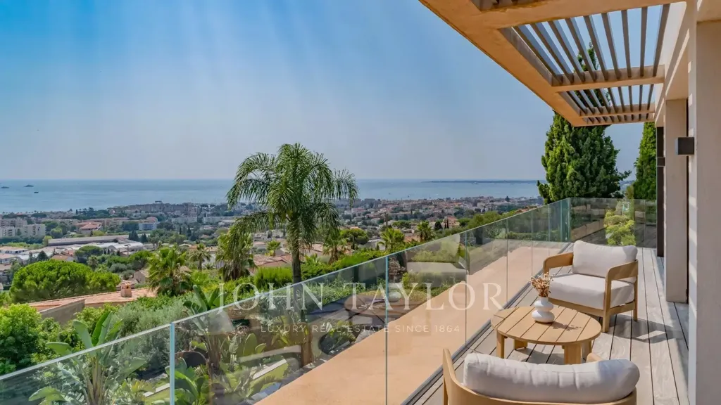 Balcon - Villa Luxueuse avec Vue Mer à Golfe-Juan