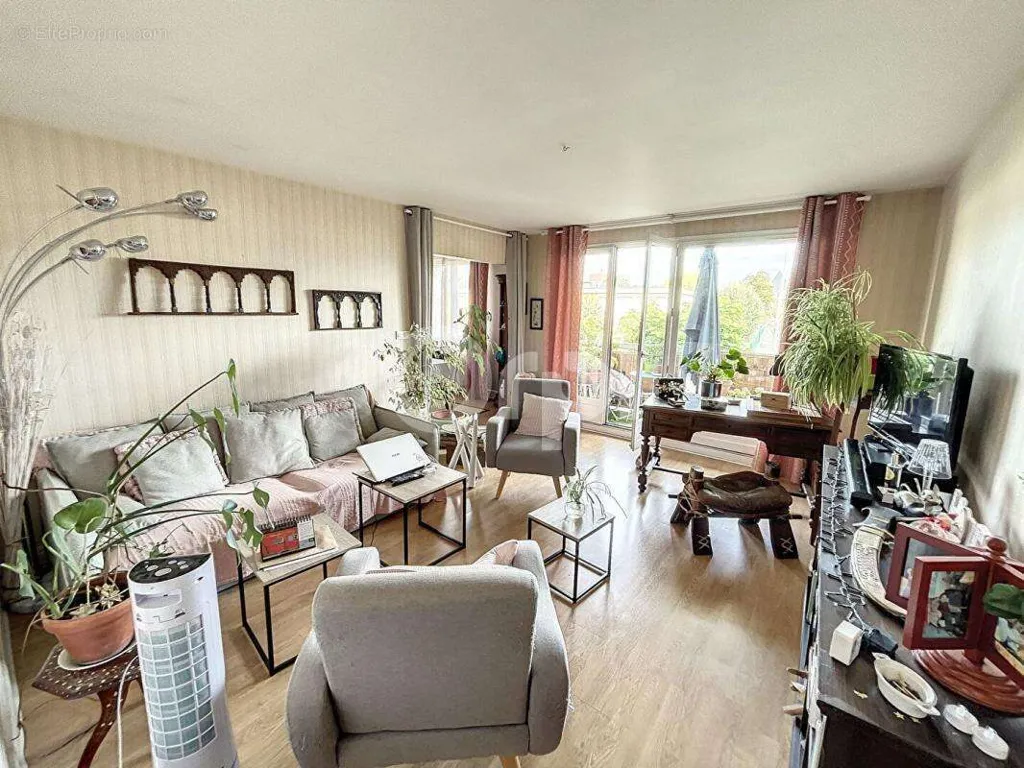 Séjour - Appartement avec balcon à Brive-la-Gaillarde