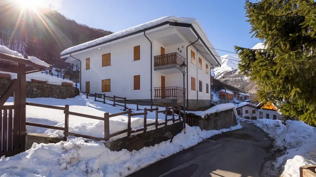 Välivaade - Two-room Flat with Terrace in Crissolo