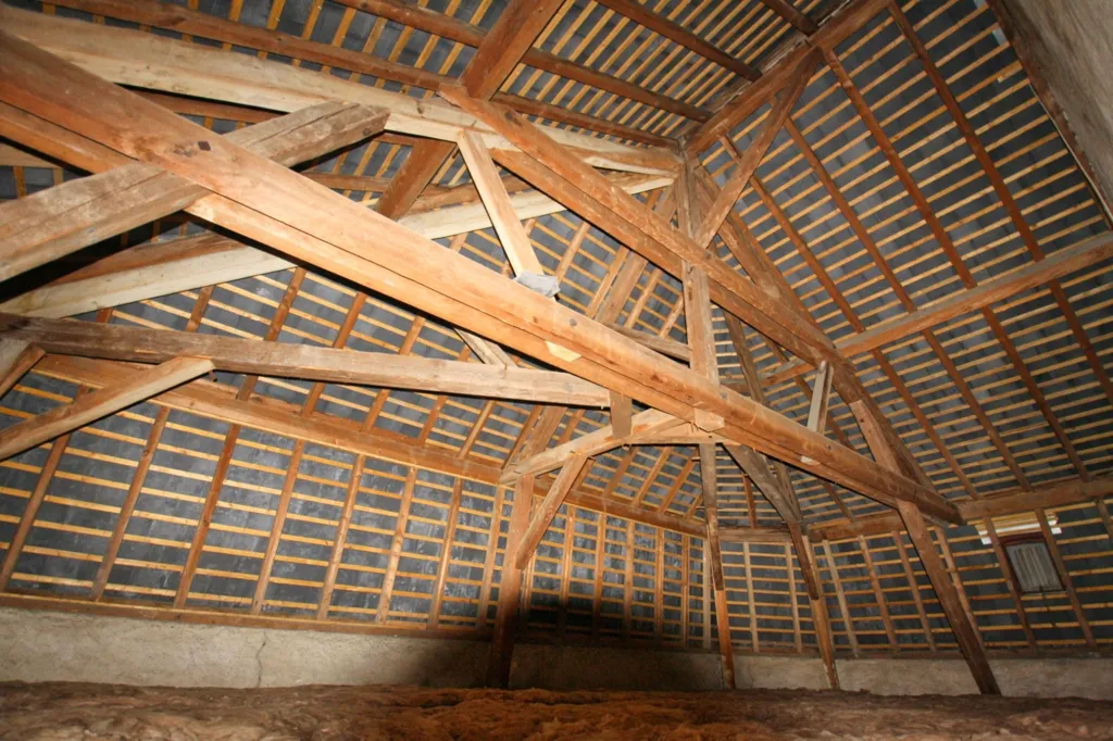 Pièces - Maison de Village avec Garage et Cour à Cusset