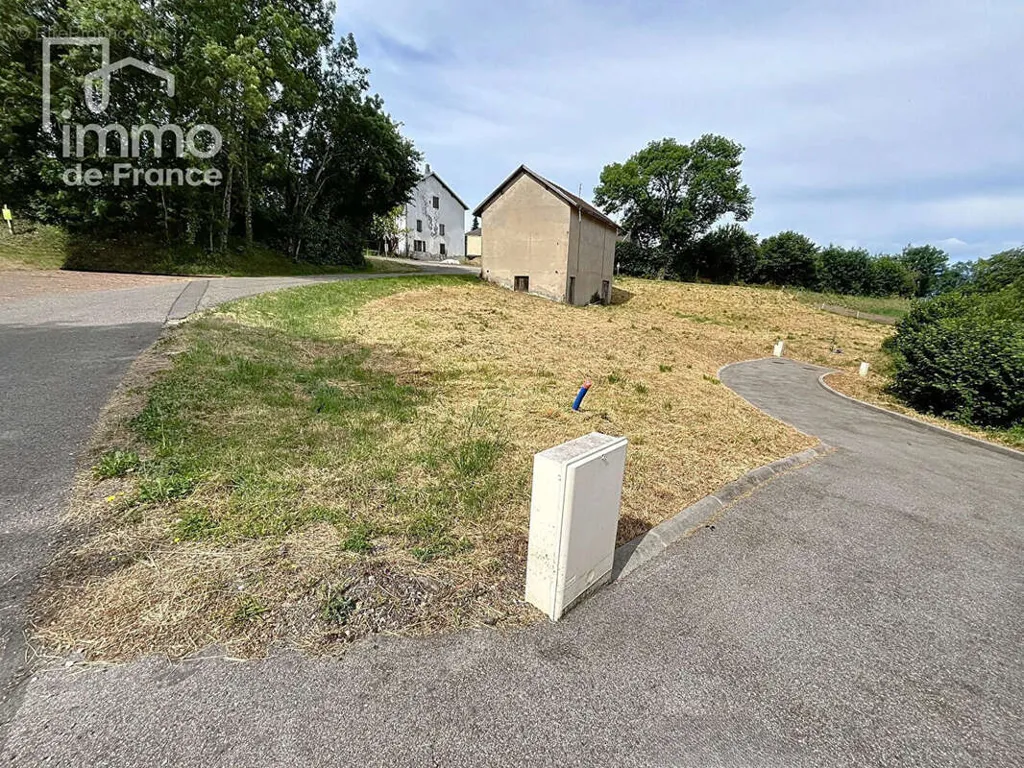 Aed - Constructible Plot with Garden in Vers