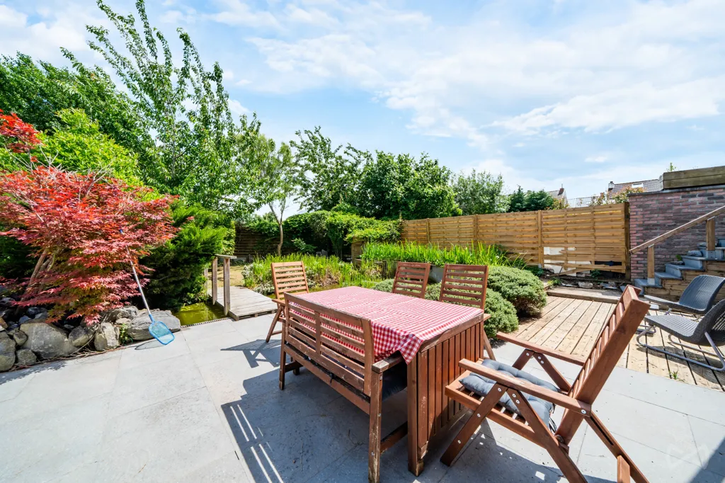 Terrass - Three-Storey House with Terrace in Bray