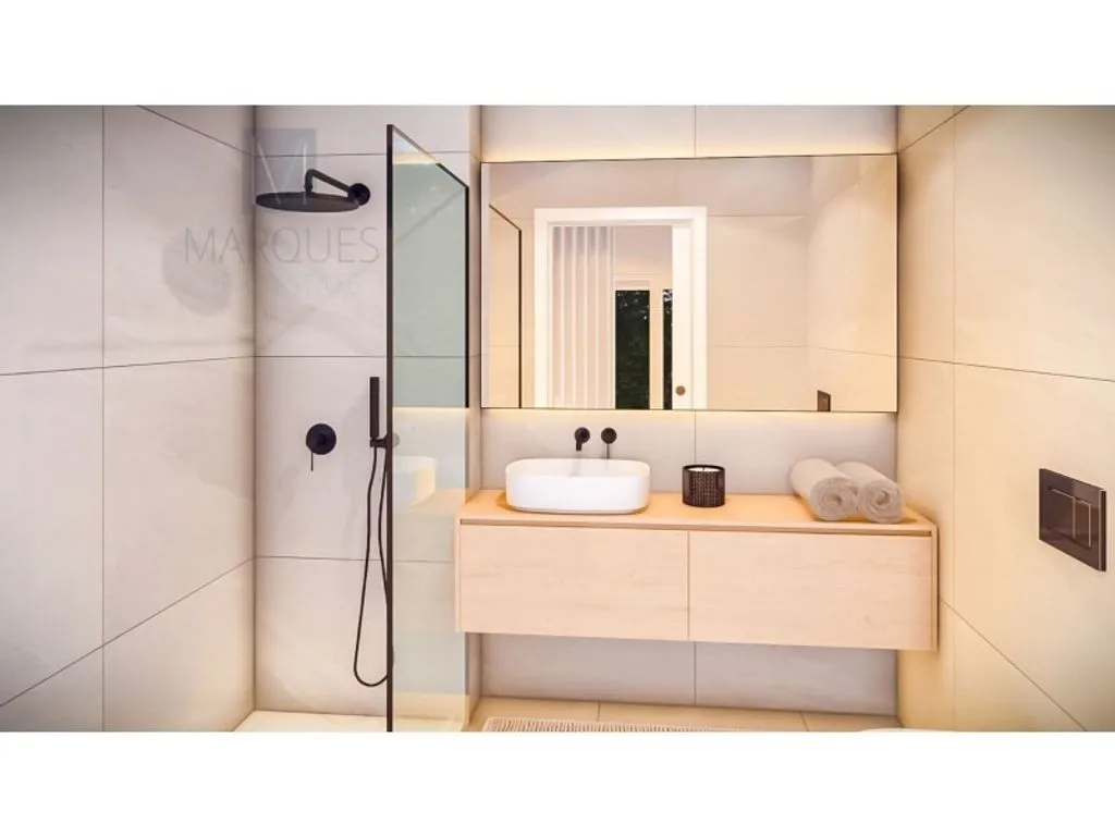 Bathrooms - Luxury Apartment with Sea Access in Seixal