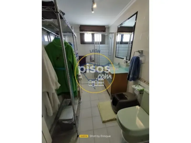 Salles de bain - Maison 5 chambres à ES