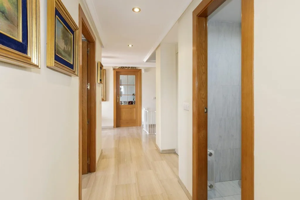 Esik - Versatile Villa with Private Pool in Huétor Vega