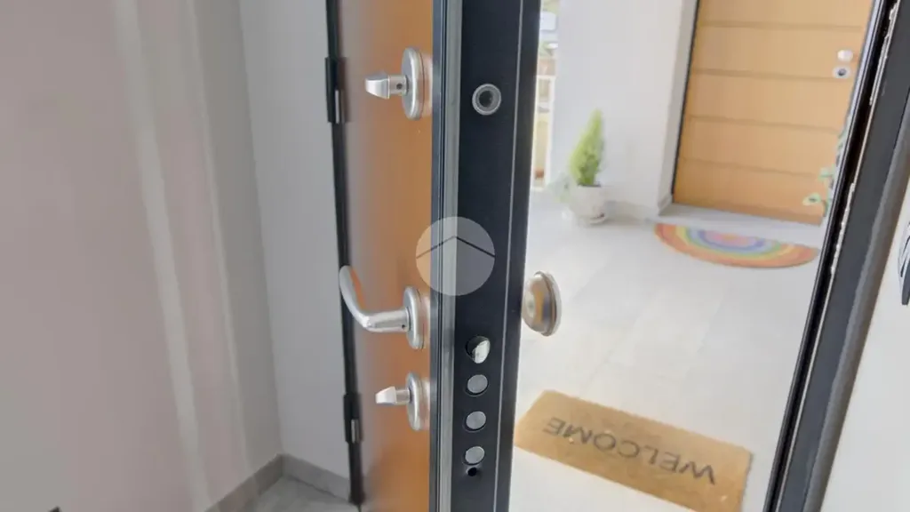 hallway_entrance