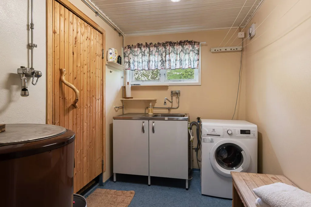 Buanderie - Villa with Pool and Jacuzzi in Smara, Edsbro