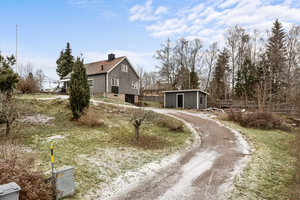 Välivaade - Spacious Villa with Central Location in Hallstavik