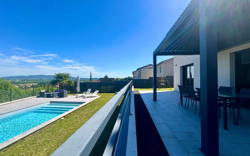 Bassein - Contemporary House with Pool in Anse