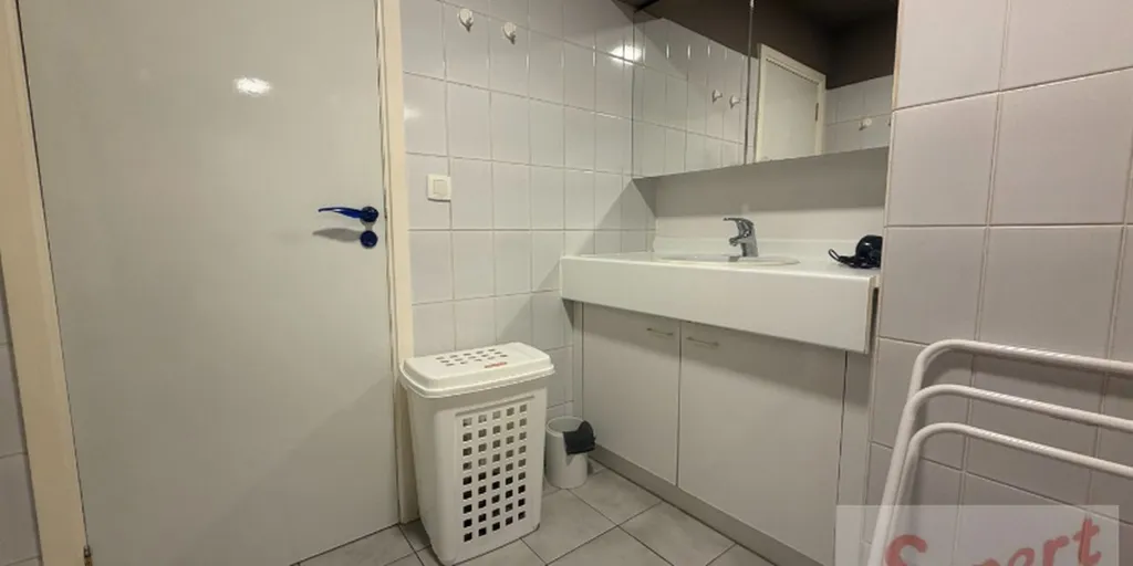 Salles de bain - Appartement avec Garage XXL et Terrasses à Harelbeke