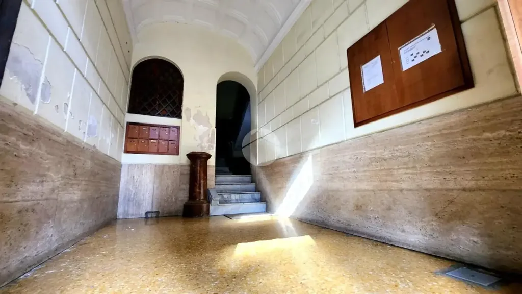 Esik - Apartment with Balcony in Palermo's Historic Centre