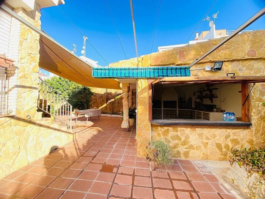 Terrasse - Luxury Villa with Pool in Playas de Orihuela