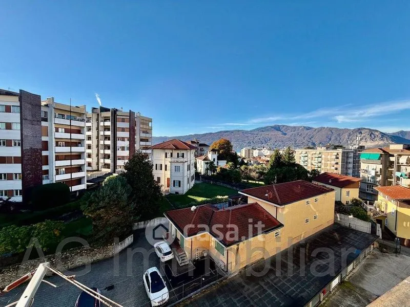 Rõdu - Penthouse with Panoramic Views in Verbania