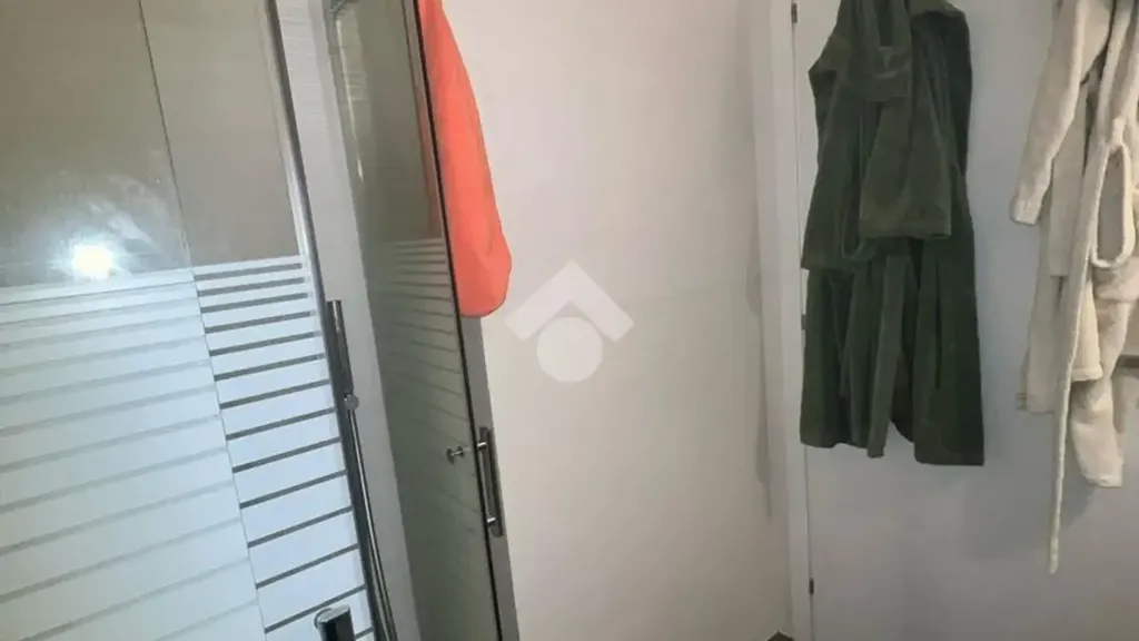 Salles de bain - Mansarded Apartment in Historic Building, Turin