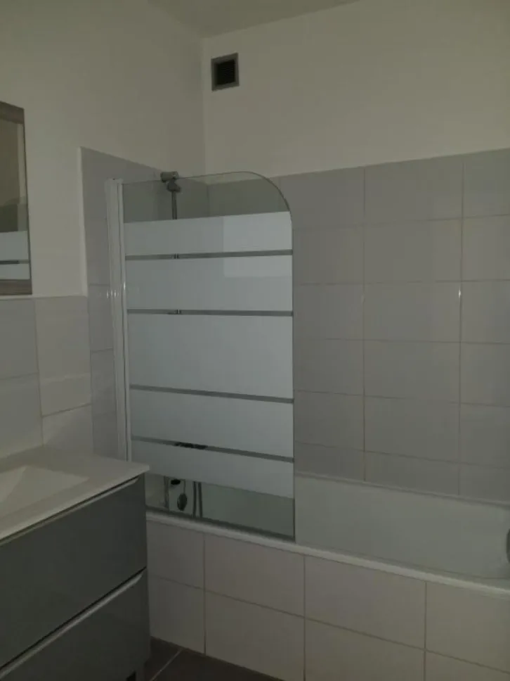 Salles de bain - Appartement T4 avec Garage à Tain l'Hermitage