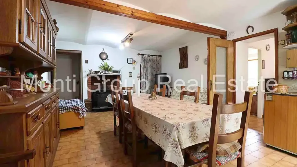 Salle à manger - Rustic Farmhouse with Vineyard View in Strevi