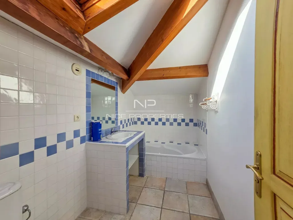 Salles de bain - Villa avec Vue Montagne et Piscine à Giraud