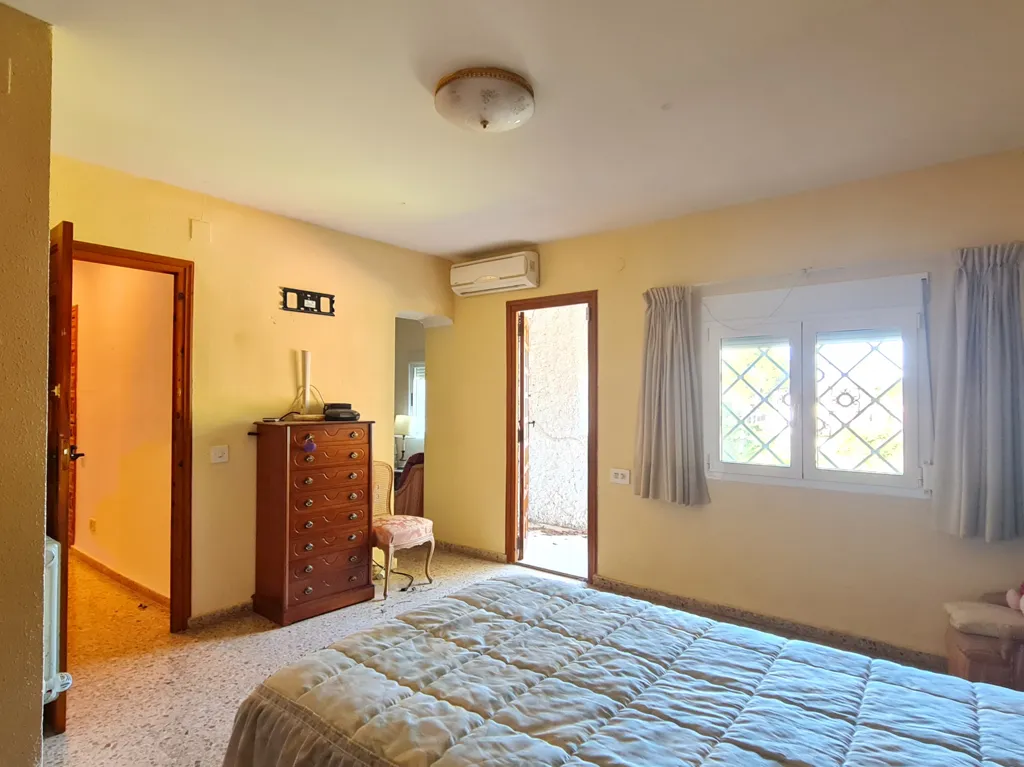 Chambres - Señorial Chalet for Renovation with Pool in La Cañada