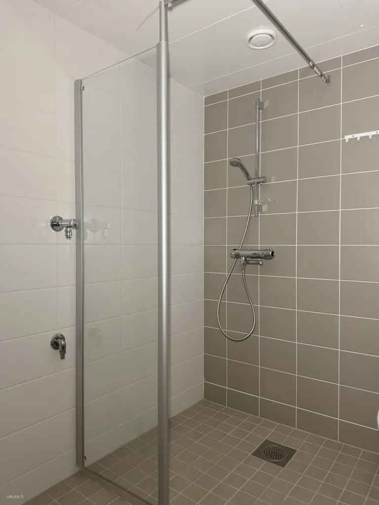 Vannitoad - One-Bedroom Flat with Balcony in Tikkurila
