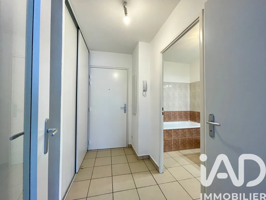 Esik - Meubled Studio with Garage in Grenoble