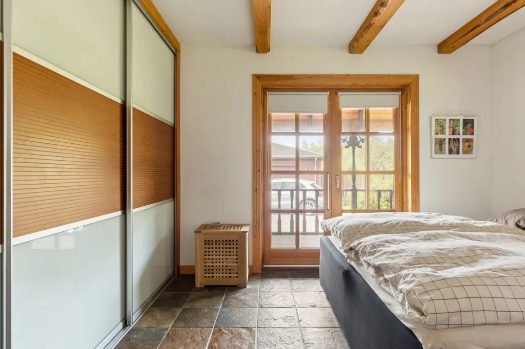 Bedrooms - Bjelkecottage with Nature View in Jerup