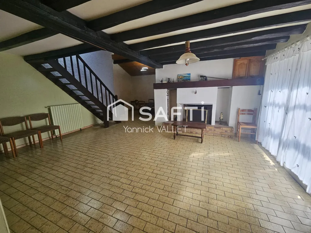 Séjour - Maison avec Jardin et Garage à Saint-Aquilin